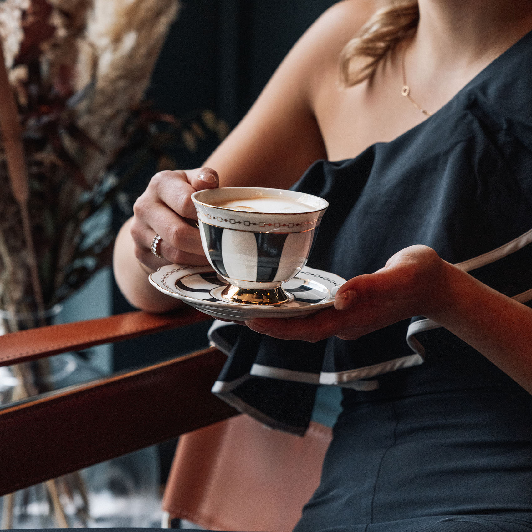 Cup with saucer - Strisce Nero