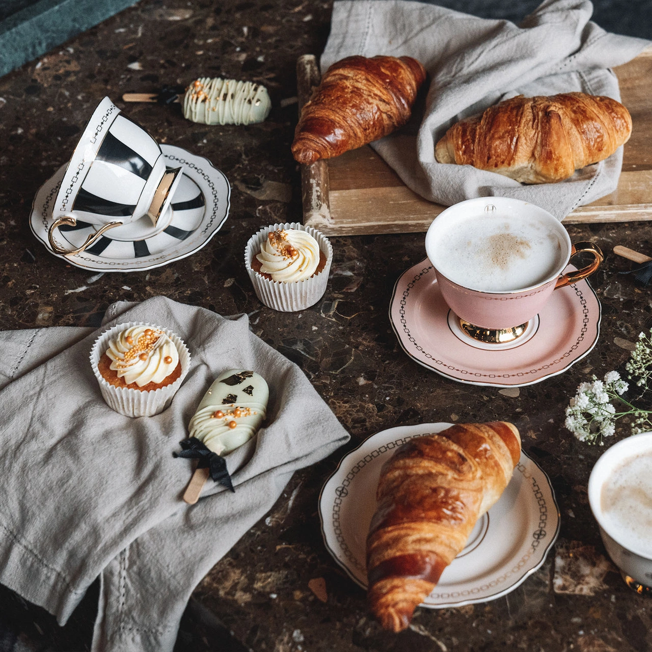 Cup with saucer - Strisce Nero